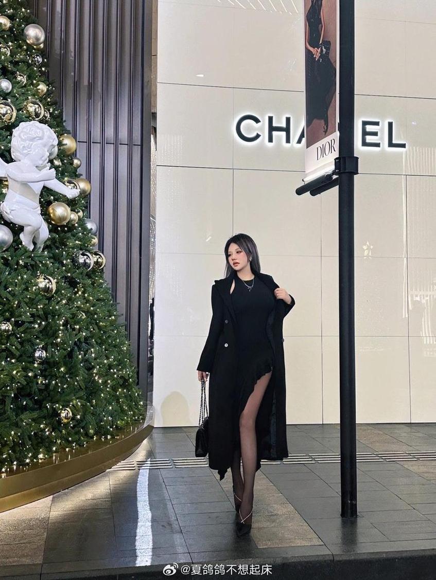 发现夏鸽鸽不想起床修女的定制作品，每一张都是独一无二的经典