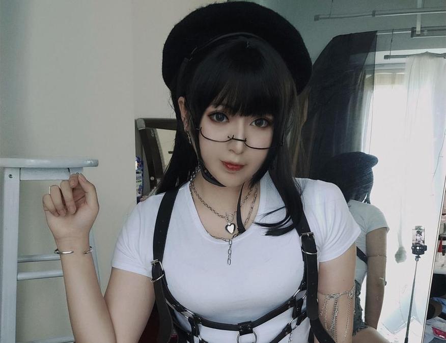 小容仔咕咕咕圣诞束缚美图赏析，一睹cos界顶尖风采