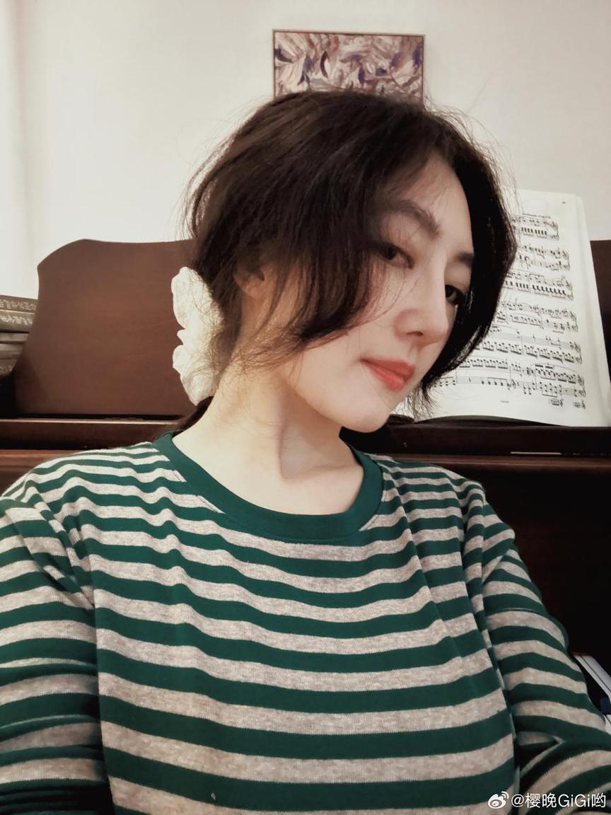 樱晚gig “樱晚gigii已关注21.4万”红色羽翼精选,穿越时空的cos作品必看