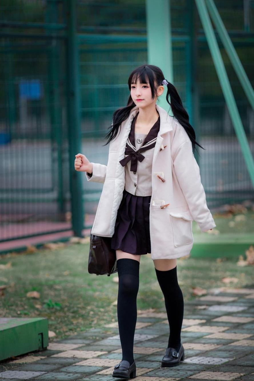 神乐坂真冬 《和神乐坂真冬雷姆作伴的美丽图画集》- 在每一个轮廓之间找到你的心的所在