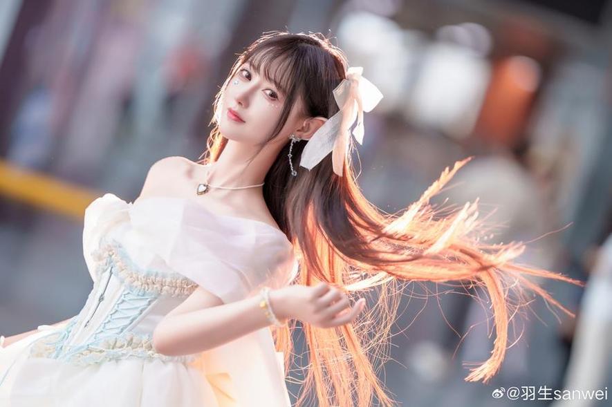 羽生三未 魅惑黑玫瑰,尽显绝美身姿:羽生三未cos作品合集