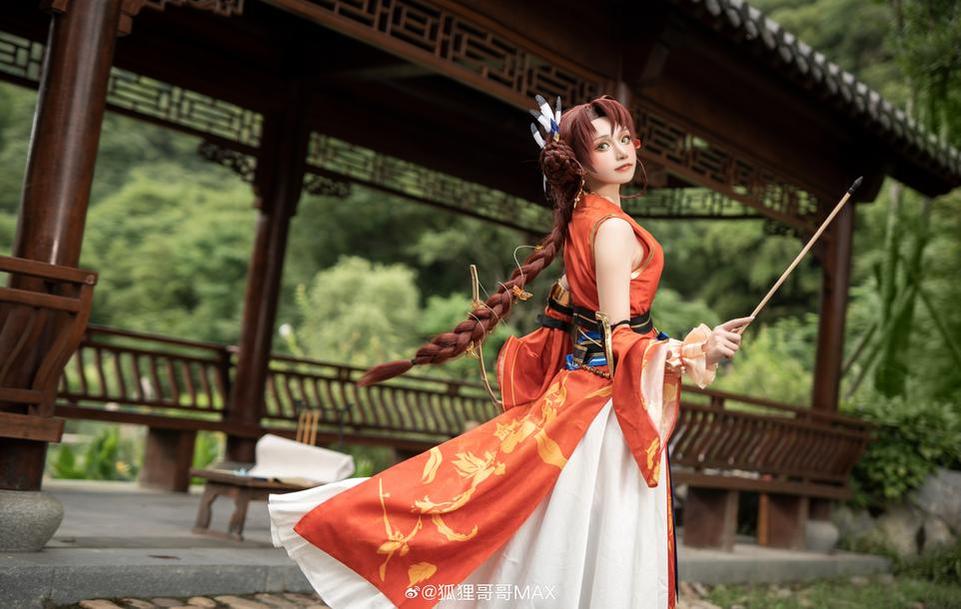 薄墨锦狐 薄墨锦狐初音cos合集:梦幻之狐的多变魅力