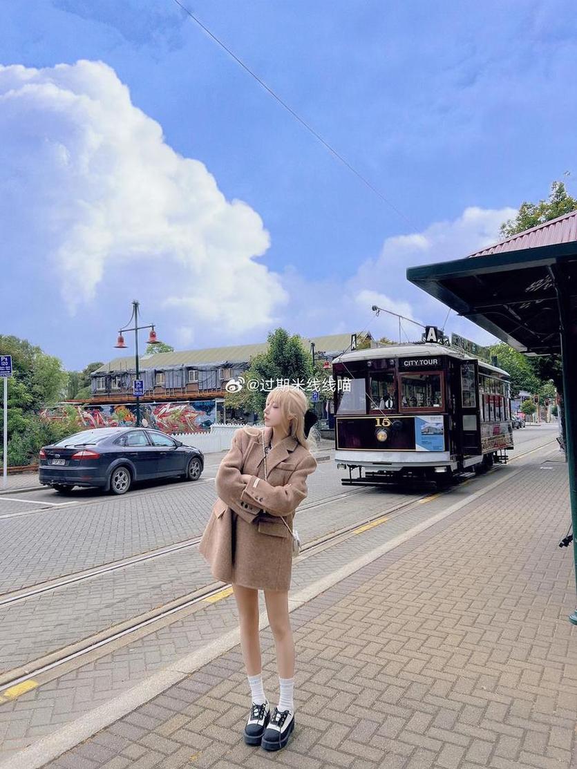 穿上过期米线线喵西装里的绑带，化身惊艳COS作品。